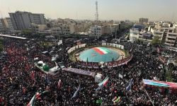 إيران تشيع شهداء الاقتدار الوطني في العاصمة طهران